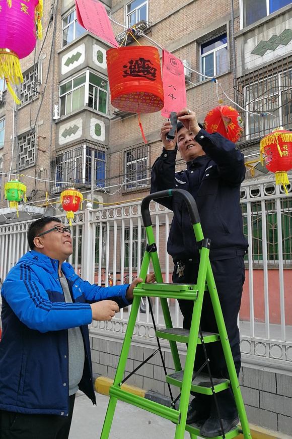 張燈結(jié)彩  北院區(qū)  黨委辦  楊華.jpg