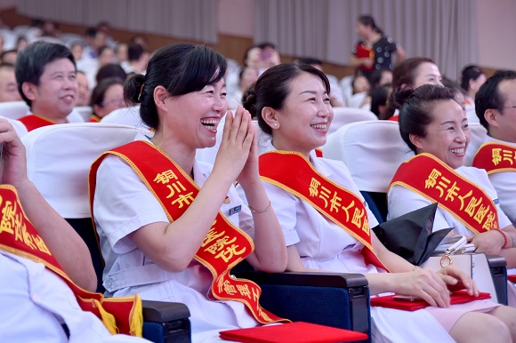 歡笑“醫(yī)”瞬間  南院區(qū)  院辦  王穎.jpg