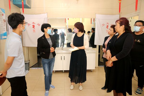 市衛健委副主任陳亞莉對我院醫療安全、消防安全、掃黑除惡等相關工作進行督導檢查