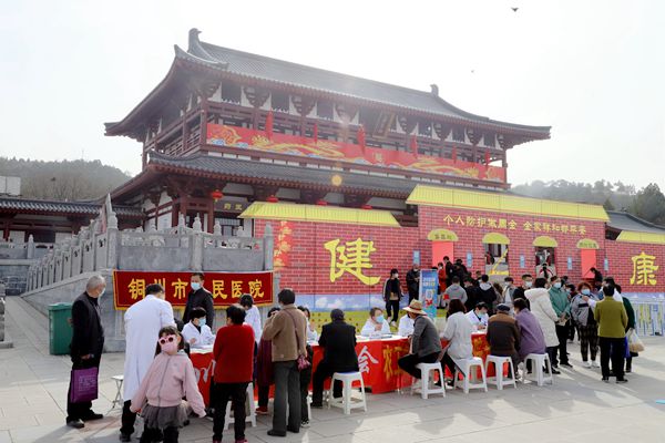 圖片新聞：我院舉辦“喜迎二十大  志愿在行動”主題便民義診活動