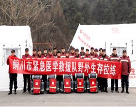 銅川市緊急醫(yī)學救援隊開展野外生存拉練及救援演練